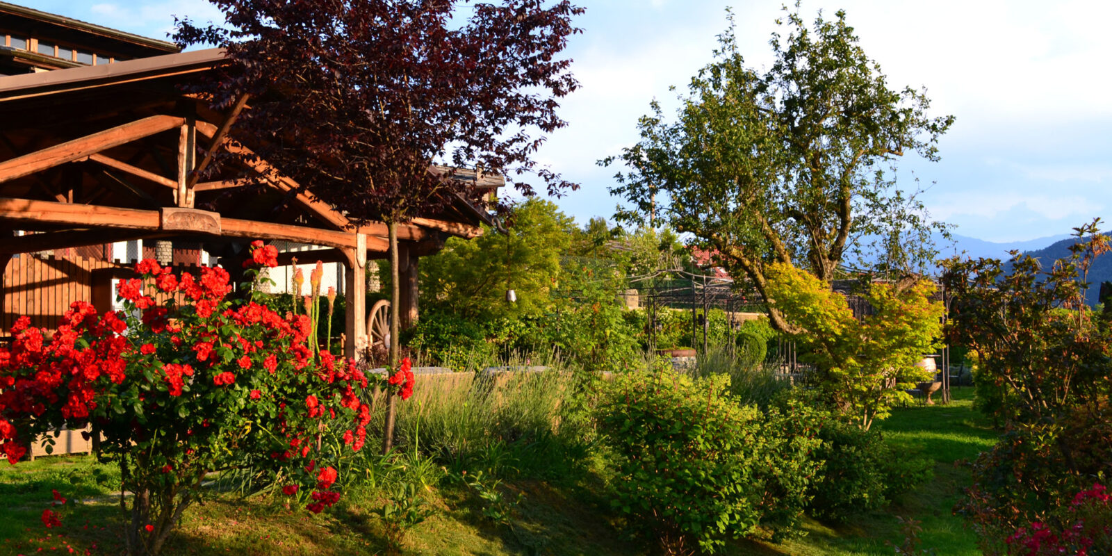 Parco fiorito per matrimonio a Coassolo, location eventi in provincia di Torino