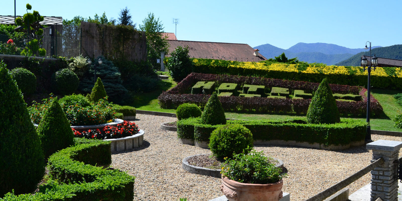 Location nel parco dell’Hotel Italia per matrimoni e cerimonie a Coassolo.