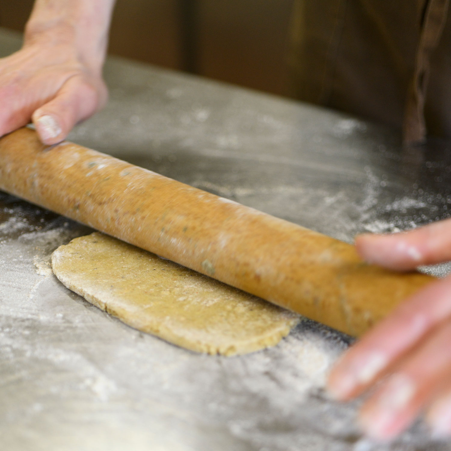 Impasto base per torta salata in pasta frolla con bok choy cucina vegetariana naturale a Coassolo vicino Torino